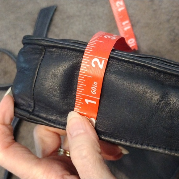 Vintage Jaqueline Ferrar Navy Leather Crossbody - Picture 13 of 16